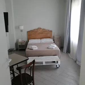 Domus Coralla Racconti Di Viaggio Aeroporto di Catania Fontana Rossa